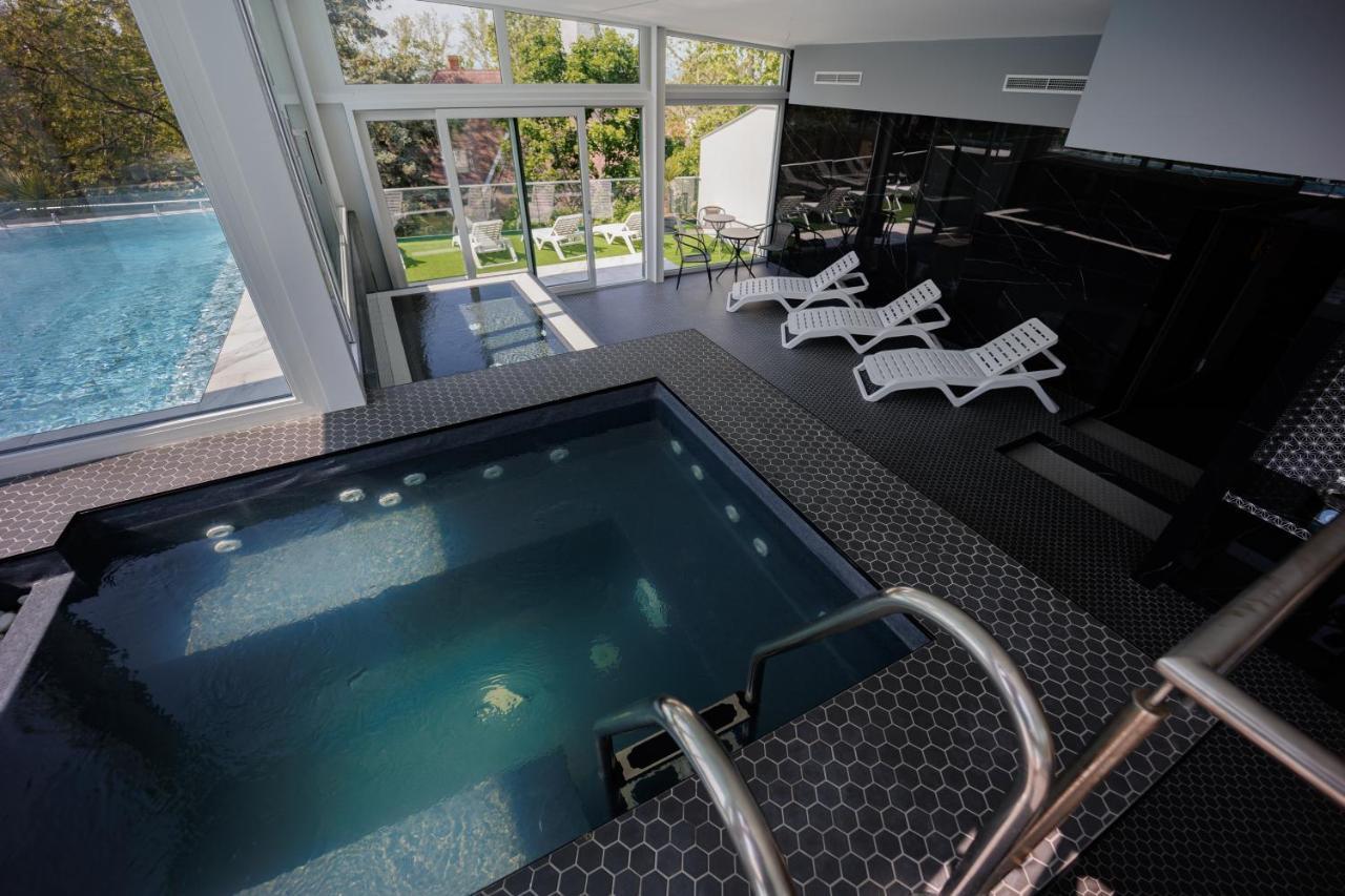 Villa Bauhaus Wellness Apartman Fsz. 1 Siófok Exteriör bild