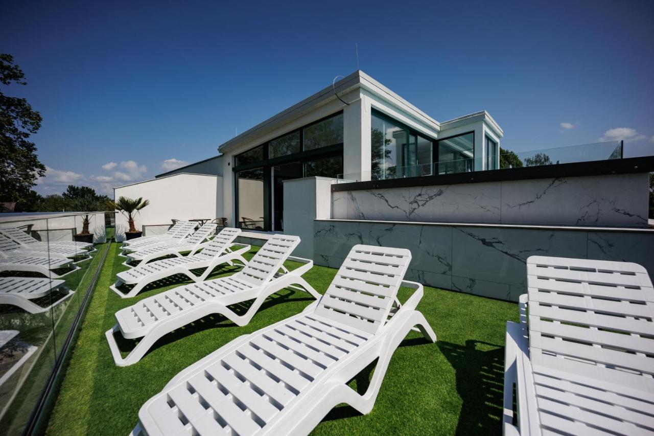 Villa Bauhaus Wellness Apartman Fsz. 1 Siófok Exteriör bild