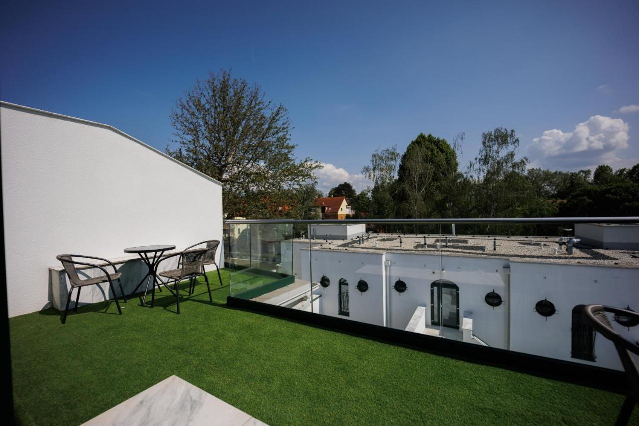 Villa Bauhaus Wellness Apartman Fsz. 1 Siófok Exteriör bild