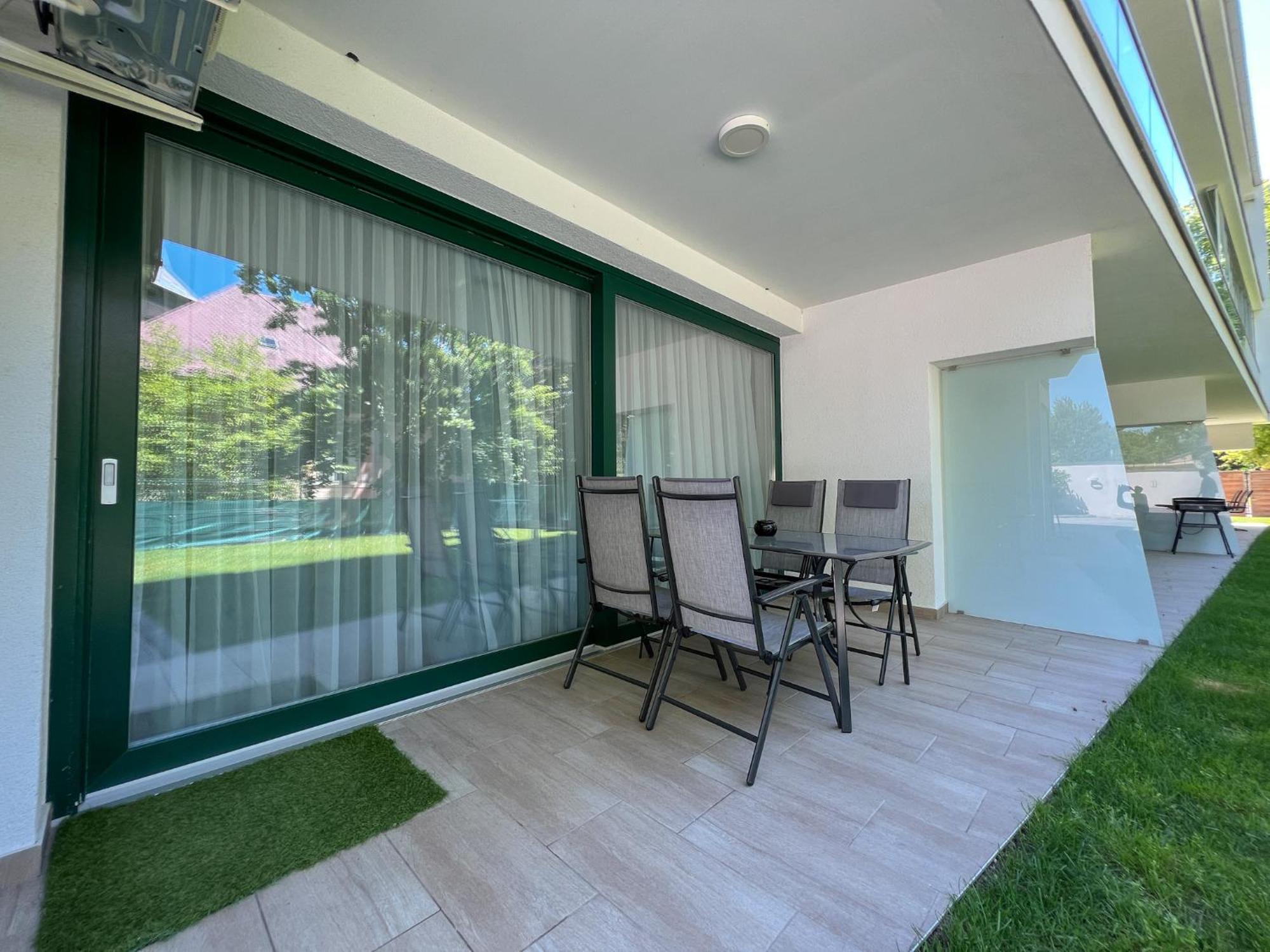 Villa Bauhaus Wellness Apartman Fsz. 1 Siófok Exteriör bild