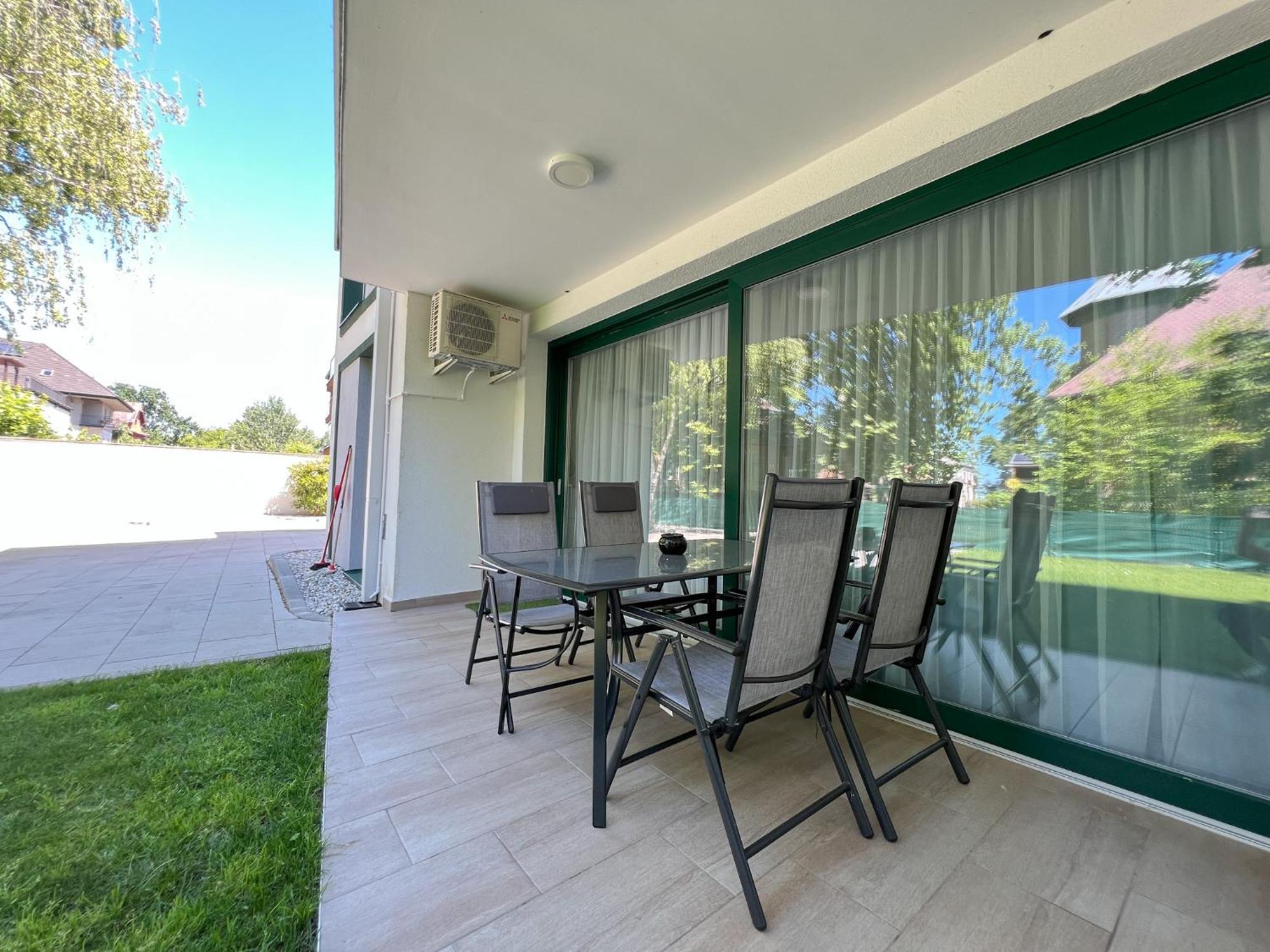 Villa Bauhaus Wellness Apartman Fsz. 1 Siófok Exteriör bild